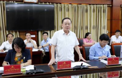 Đồng chí Mùa A Sơn, Phó Bí thư thường trực Tỉnh ủy Điện Biên phát biểu tại buổi làm việc. Ảnh: Trung Kiên - TTXVN