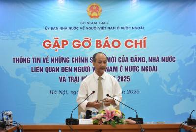 Chủ nhiệm Ủy ban Nhà nước về người Việt Nam ở nước ngoài Nguyễn Trung Kiên thông tin tại buổi họp báo. Ảnh: Diệp Trương-TTXVN
