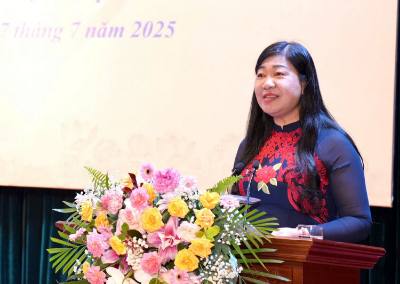 Chủ tịch Ủy ban Mặt trận Tổ quốc Việt Nam thành phố Hà Nội Nguyễn Lan Hương phát biểu tại buổi lễ. Ảnh: Nguyễn Thắng - TTXVN 
