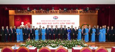 Ban Chấp hành Đảng bộ Bảo hiểm tiền gửi Việt Nam khóa III, nhiệm kỳ 2025 - 2030 ra mắt Đại hội. Ảnh: TTXVN phát