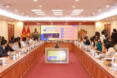 Các đại biểu thảo luận tại toạ đàm "Định vị Việt Nam – Truyền thông quảng bá hình ảnh quốc gia trong kỷ nguyên mới". Ảnh: TTXVN
