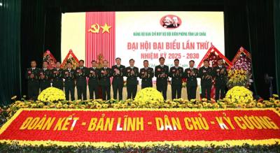 Ban Chấp hành ra mắt đại hội. Ảnh: Nguyễn Oanh-TTXVN