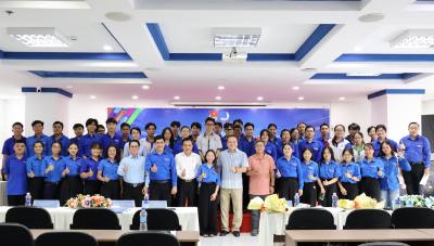 Các đại biểu chụp ảnh lưu niệm. Ảnh: Ánh Tuyết - TTXVN