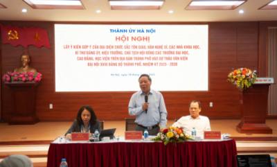 Phó Bí thư Thường trực Thành ủy Nguyễn Văn Phong phát biểu trao đổi ý kiến với các đại biểu tại hội nghị. Ảnh: Tuyết Mai - TTXVN