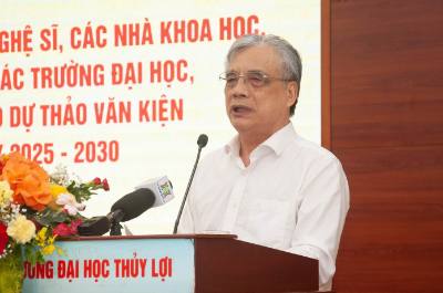 PGS.TS Trần Đình Thiên, nguyên Viện trưởng Viện Kinh tế Việt Nam, thành viên Hội đồng Tư vấn chính sách của Thủ tướng phát biểu tại hội nghị. Ảnh: Tuyết Mai - TTXVN