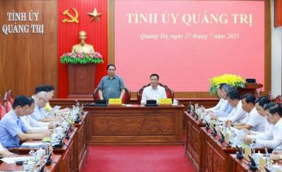 Thủ tướng Phạm Minh Chính làm việc với Ban Thường vụ Tỉnh uỷ Quảng Trị. Ảnh: Dương Giang-TTXVN  