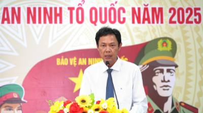 Ông Nguyễn Thái Bình, Chủ tịch UBND xã Thạnh Đức, tỉnh Tây Ninh, báo cáo kết quả xây dựng phong trào toàn dân bảo vệ an ninh Tổ quốc trên địa bàn. Ảnh: Minh Phú - TTXVN