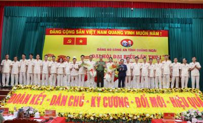 Ban Chấp hành Đảng bộ Công an tỉnh Quảng Ngãi khoá I, nhiệm kỳ 2025 – 2030 gồm 22 đồng chí ra mắt Đại hội. Ảnh: Phạm Cường-TTXVN