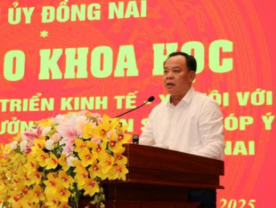 Ông Võ Tấn Đức, Phó Bí thư Tỉnh ủy, Chủ tịch UBND tỉnh Đồng Nai, phát biểu tại Hội thảo. Ảnh: Sỹ Tuyên - TTXVN