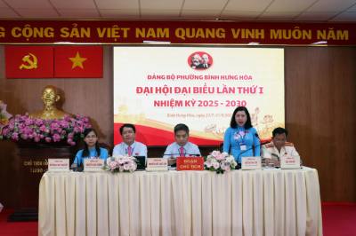 Đoàn Chủ tịch điều hành Đại hội. Ảnh: Tiến Lực - TTXVN