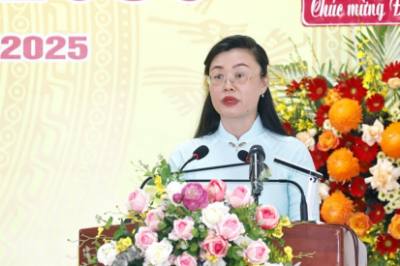 Đồng chí Phạm Thị Thuỳ Dung, Uỷ viên Ban Chấp hành Đảng bộ thành phố Cần Thơ, Bí thư Đảng uỷ xã Thạnh Xuân nhiệm kỳ 2025 - 2030 phát biểu. Ảnh: Doãn Tấn - TTXVN