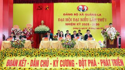 Đoàn Chủ tịch Đại hội. Ảnh: Văn Đức - TTXVN