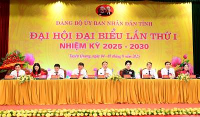 Đoàn Chủ tịch Đại hội. Ảnh: Hoàng Hải - TTXVN