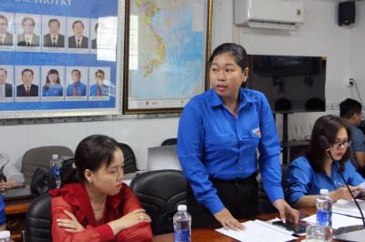 Đoàn viên thanh niên các đơn vị nêu ý kiến đóng góp cho Dự thảo văn kiện Đại hội Đại biểu Đảng bộ tỉnh lần thứ XVII, nhiệm kỳ 2025 – 2030. Ảnh: Trung Kiên - TTXVN