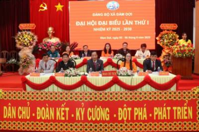 Đoàn Chủ tịch điều hành Đại hội. Ảnh: Kim Há - TTXVN
