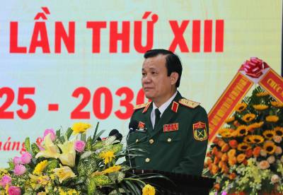 Trung tướng Hồ Văn Thái, Bí thư Đảng ủy, Chính ủy Quân khu 9 phát biểu tại Đại hội. Ảnh: Phạm Minh Tuấn-TTXVN