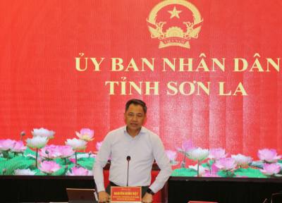 Ông Nguyễn Đình Việt, Chủ tịch UBND tỉnh Sơn La phát biểu tại cuộc họp. Ảnh: Nguyễn Cường - TTXVN