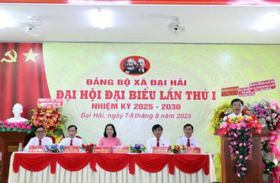 Chủ tọa Đại hội. Ảnh: Trung Hiếu-TTXVN