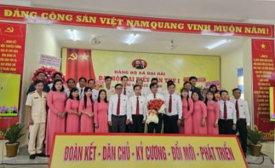 Ban Chấp hành Đảng bộ xã ra mắt Đại hội. Ảnh: Trung Hiếu-TTXVN