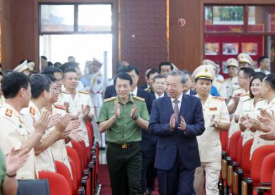 Tổng Bí thư Tô Lâm đến thăm và làm việc với Cục Cảnh sát hình sự, Bộ Công an. Ảnh: Thống Nhất - TTXVN