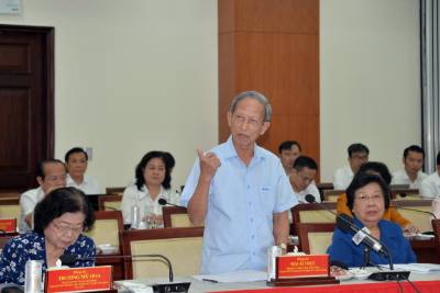 Các đại biểu góp ý cho dự thảo Báo cáo chính trị Đại hội Đại biểu Đảng bộ Thành phố Hồ Chí Minh lần thứ nhất, nhiệm kỳ 2025-2030. Ảnh: Tiến Lực - TTXVN