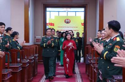 Bí thư Thành ủy Hà Nội Bùi Thị Minh Hoài và Thượng tướng Phạm Hoài Nam, Thứ trưởng Bộ Quốc phòng đến dự Đại hội. Ảnh: Văn Điệp - TTXVN
