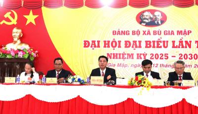 Đoàn Chủ tịch điều hành Đại hội. Ảnh: K GỬIH-TTXVN