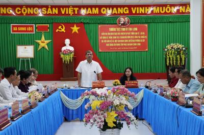Phó Bí thư Tỉnh ủy Vĩnh Long Kim Ngọc Thái làm việc với Đảng ủy, UBND xã Song Lộc. Ảnh: Phúc Sơn - TTXVN