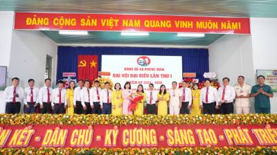 Ban Thường vụ Đảng bộ xã Phước Vinh nhiệm kỳ 2025 -2030 và các đại biểu tại Đại hội. Ảnh: Minh Phú - TTXVN