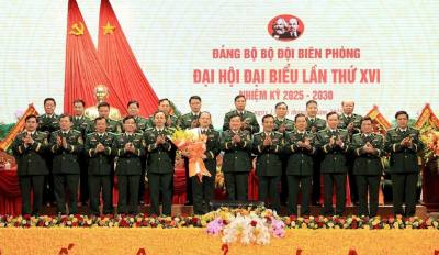 Ban Chấp hành Đảng bộ Bộ đội Biên phòng khoá XVI, nhiệm kỳ 2025 - 2030 ra mắt Đại hội. Ảnh: Tuấn Anh - TTXVN
