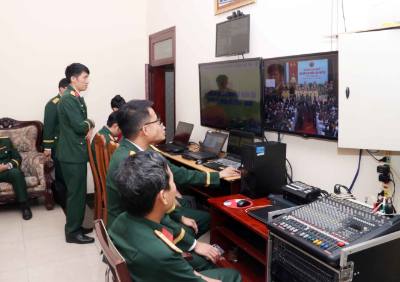 Trung tâm điều hành kỹ thuật công nghệ số phục vụ Đại hội đại biểu Đảng bộ Quân khu 7 áp dụng mô hình "Đại hội không giấy". Ảnh Xuân Khu-TTXVN