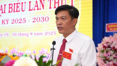 Đồng chí Võ Hồng Sang, được chỉ định làm Bí thư Đảng ủy phường Bình Minh nhiệm kỳ 2025 – 2030 phát biểu khai mạc Đại hội. Ảnh: Minh Phú – TTXVN