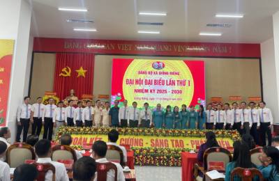 Ban Chấp hành Đảng bộ xã Giồng Riềng, nhiệm kỳ 2025-2030 ra mắt Đại hội. Ảnh: Văn Sĩ - TTXVN