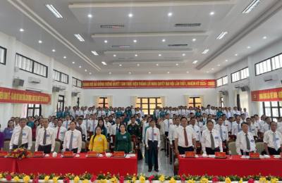  Đại biểu tham dự Đại hội chào cờ. Ảnh: Văn Sĩ - TTXVN