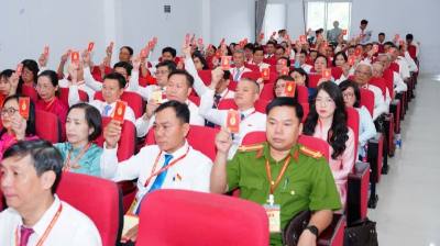 Các đại biểu biểu quyết thông qua chương trình Đại hội. Ảnh: Hữu Duyên - TTXVN
