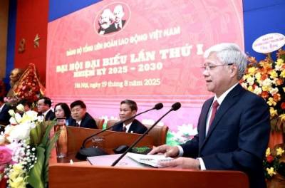 Đồng chí Đỗ Văn Chiến, Ủy viên Bộ Chính trị, Bí thư Trung ương Đảng, Bí thư Đảng ủy Mặt trận Tổ quốc, các đoàn thể Trung ương, Chủ tịch Ủy ban Trung ương Mặt trận Tổ quốc Việt Nam phát biểu chỉ đạo Đại hội. Ảnh: Minh Đức – TTXVN