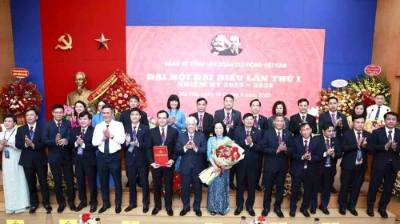 Ban Chấp hành và  Uỷ ban Kiểm tra Đảng uỷ Tổng Liên đoàn Lao động Việt Nam nhiệm kỳ 2025-2030 ra mắt Đại hội. Ảnh: Minh Đức – TTXVN