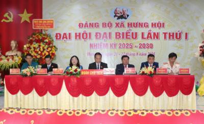 Đoàn Chủ tịch điều hành Đại hội. Ảnh: Tuấn Kiệt - TTXVN.