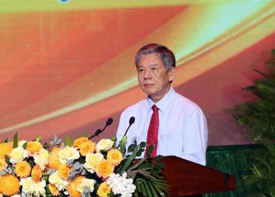 Bí thư Tỉnh ủy Vĩnh Long Ngô Chí Cường phát biểu tại buổi họp mặt. Ảnh: Phạm Minh Tuấn-TTXVN.