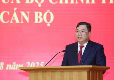 Đồng chí Phạm Gia Túc, Ủy viên Trung ương Đảng, Chánh Văn phòng Trung ương Đảng phát biểu nhận nhiệm vụ. Ảnh: Phương Hoa - TTXVN