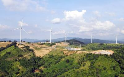 Tỉnh Quảng Trị tập trung thu hút đầu tư vào năng lượng tái tạo với các dự án điện gió quy mô lớn. Ảnh: TTXVN phát