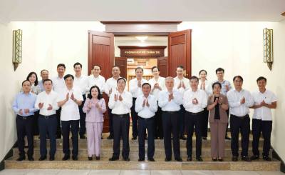 Các đồng chí Tổ công tác số 4 của Bộ Chính trị với Ban Thường vụ Tỉnh uỷ Đắk Lắk. Ảnh: Phương Hoa - TTXVN