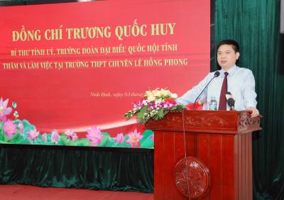 Bí thư Tỉnh ủy Ninh Bình Trương Quốc Huy phát biểu tại buổi làm việc với trường THPT chuyên Lê Hồng Phong. Ảnh: Nguyễn Chinh - TTXVN