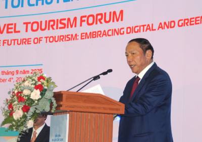 Bộ trưởng Bộ Văn hóa, Thể thao và Du lịch Nguyễn Văn Hùng phát biểu tại Diễn đàn. Ảnh: Mỹ Phương – TTXVN.