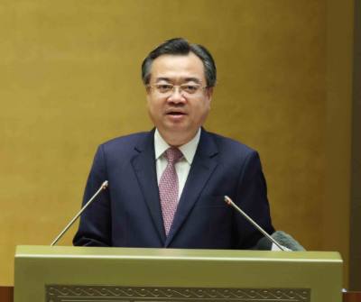 Đồng chí Nguyễn Thanh Nghị, Uỷ viên Trung ương Đảng, Trưởng Ban Chính sách, chiến lược Trung ương trình bày chuyên đề “Nội dung trọng tâm, cốt lõi của Nghị quyết số 70-NQ/TW, ngày 20/8/2025 của Bộ Chính trị về bảo đảm an ninh năng lượng quốc gia đến năm 2030, tầm nhìn đến năm 2045 và Chương trình hành động thực hiện Nghị quyết số 70-NQ/TW”. Ảnh: Phương Hoa – TTXVN