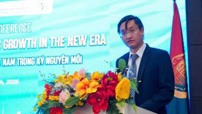 Tiến sĩ Phạm Anh Tuấn, Phó Viện trưởng Viện Kinh tế Việt Nam và Thế giới, đề xuất giải pháp cho tăng trưởng kinh tế Việt Nam trong giai đoạn phát triển mới. Ảnh: Thanh Hương -TTXVN
