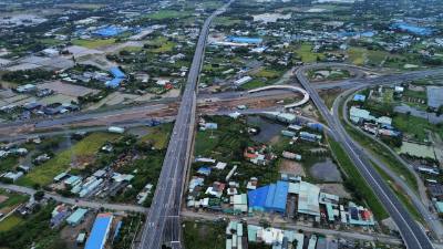 Nút giao kết nối đường Vành đai 3 TP. Hồ Chí Minh với cao tốc Bến Lức - Long Thành và cao tốc TP. Hồ Chí Minh - Trung Lương đang được đơn vị thi công tập trung xây dựng. Ảnh: Bùi Giang - TTXVN