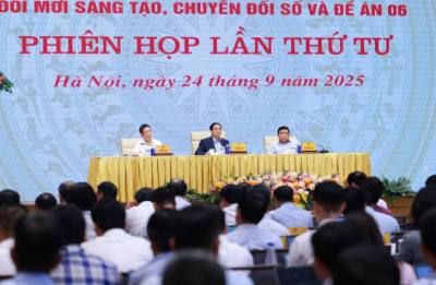 Thủ tướng Phạm Minh Chính và các Phó Thủ tướng chủ trì phiên họp lần thứ tư của BCĐ về phát triển khoa học, công nghệ, đổi mới sáng tạo. Ảnh: Dương Giang-TTXVN