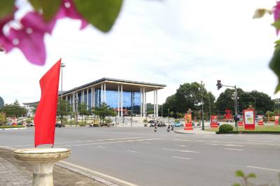 Trung tâm hội nghị tỉnh Lào Cai ở phường Yên Bái vừa được xây dựng khang trang chuẩn bị cho Đại hội Đại biểu Đảng bộ tỉnh Lào Cai lần thứ nhất, nhiệm kỳ 2025 - 2030. Ảnh: Đinh Thùy - TTXVN