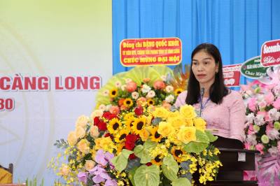 Bà Nguyễn Thị Bé Riêng, Chủ tịch Ủy ban MTTQ Việt Nam xã Càng Long nhiệm kỳ 2025-2030, phát biểu tại Đại hội. Ảnh: Thanh Hòa- TTXVN